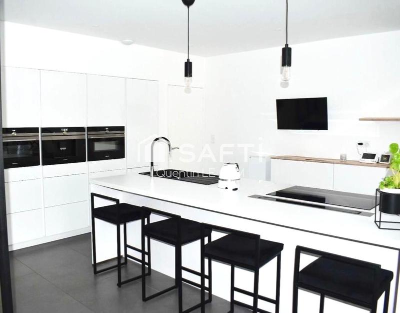 Maison - 187 m² - 9 pièces