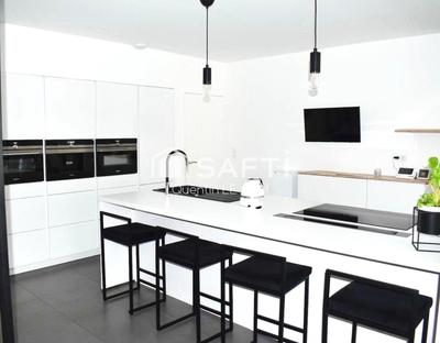 Maison - 187 m² - 9 pièces