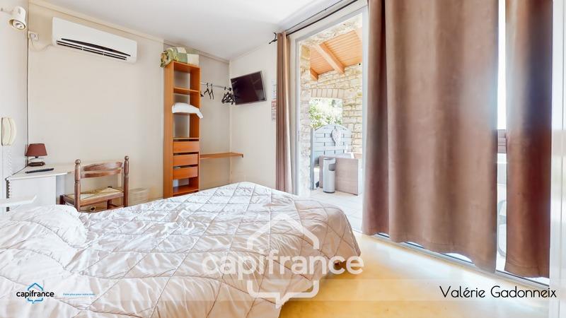 Propriété - 765 m² - 23 pièces