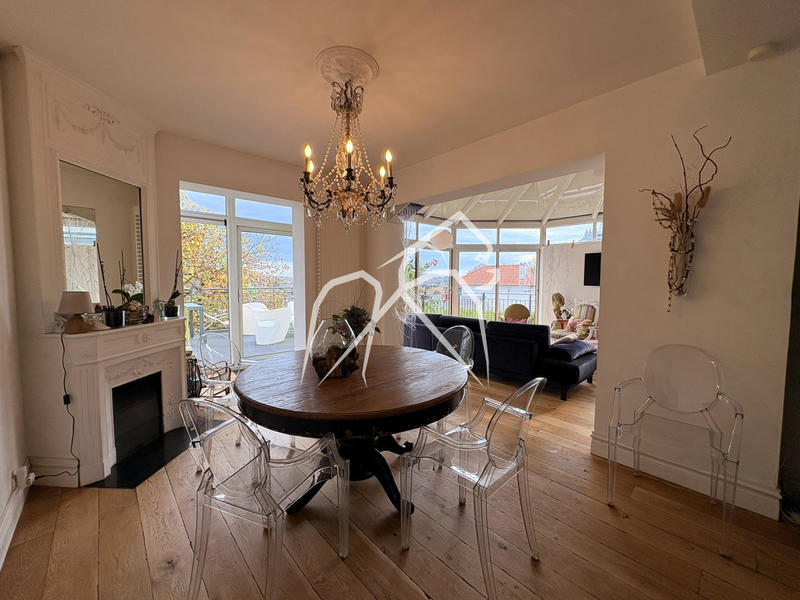 Maison - 200 m² - 7 pièces