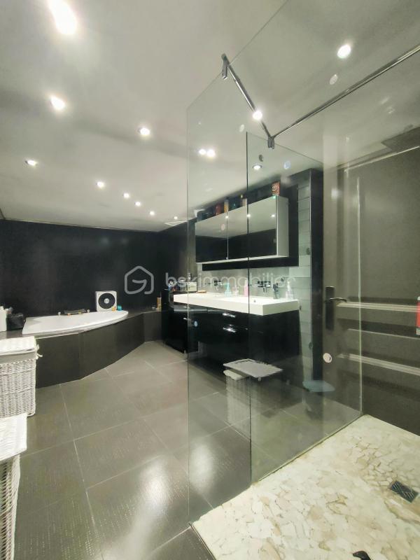 Maison - 371 m² - 7 pièces