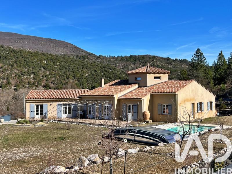 Maison - 266 m² - 7 pièces