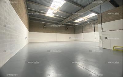 Local d'activité / Entrepôt - 680 m²