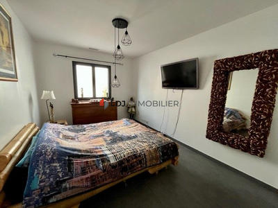 Villa - 200 m² - 5 pièces