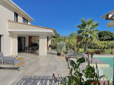 Villa - 190 m² - 6 pièces