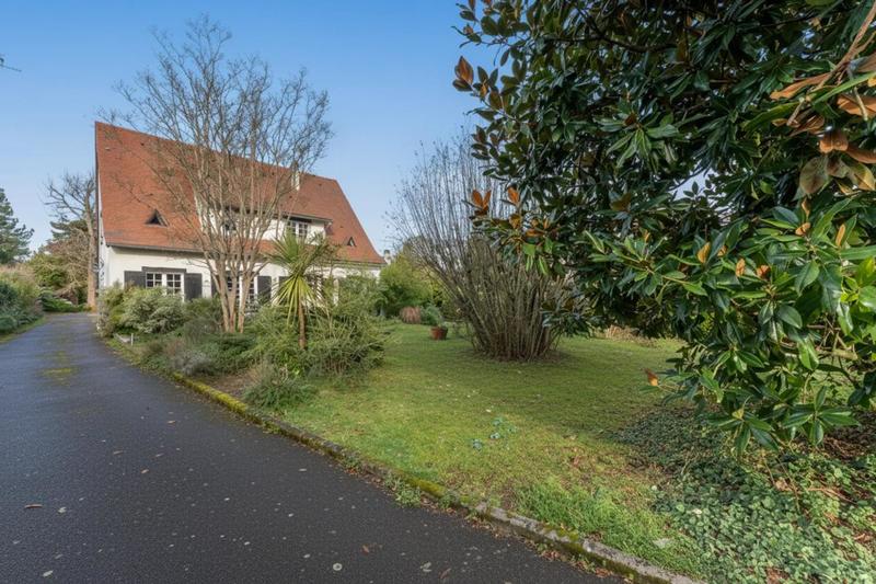 Maison - 211 m² - 6 pièces