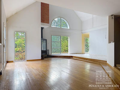 Maison - 241 m² - 8 pièces