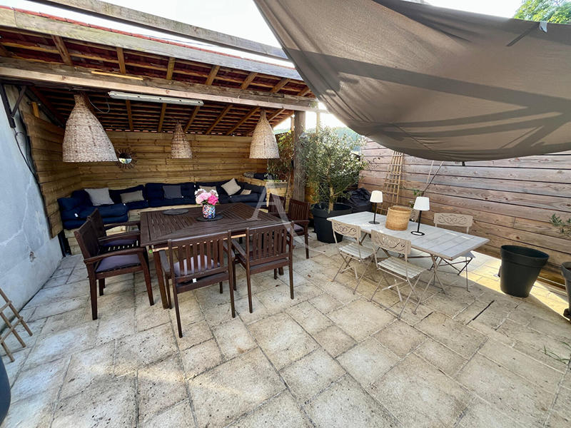 Maison - 304 m² - 6 pièces