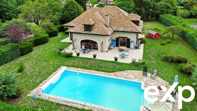 Maison - 230 m² - 7 pièces