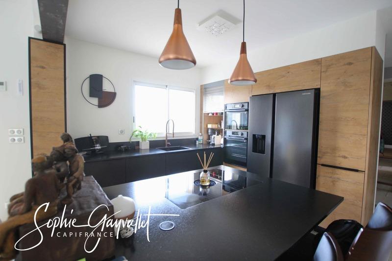 Villa - 168 m² - 6 pièces