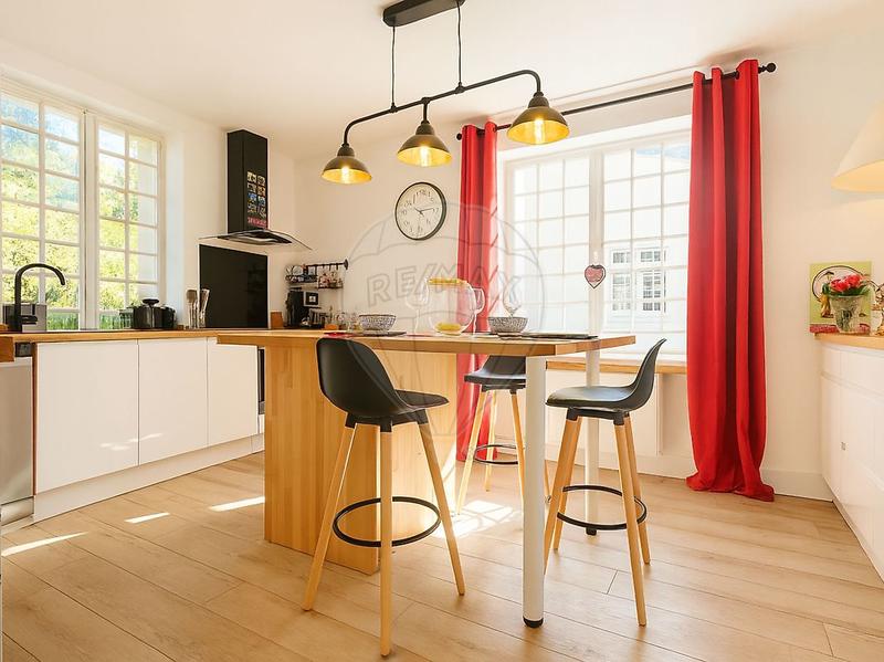 Demeure - 105 m² - 5 pièces