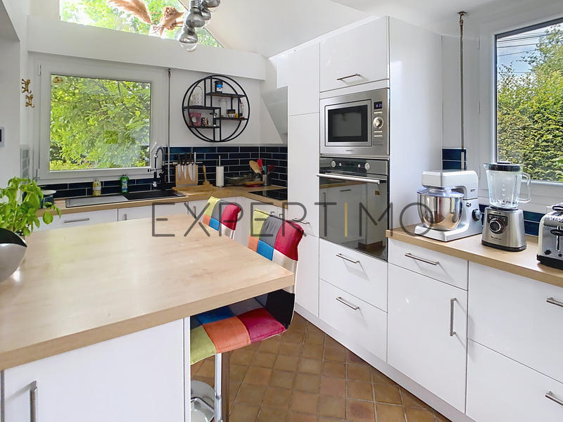 Maison - 218 m² - 9 pièces