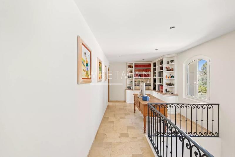 Villa - 260 m² - 10 pièces