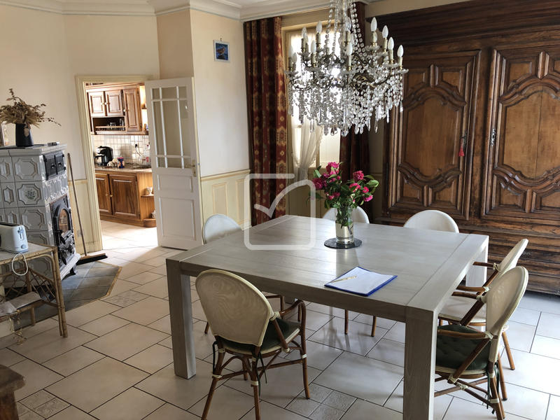 Maison - 250 m² - 8 pièces