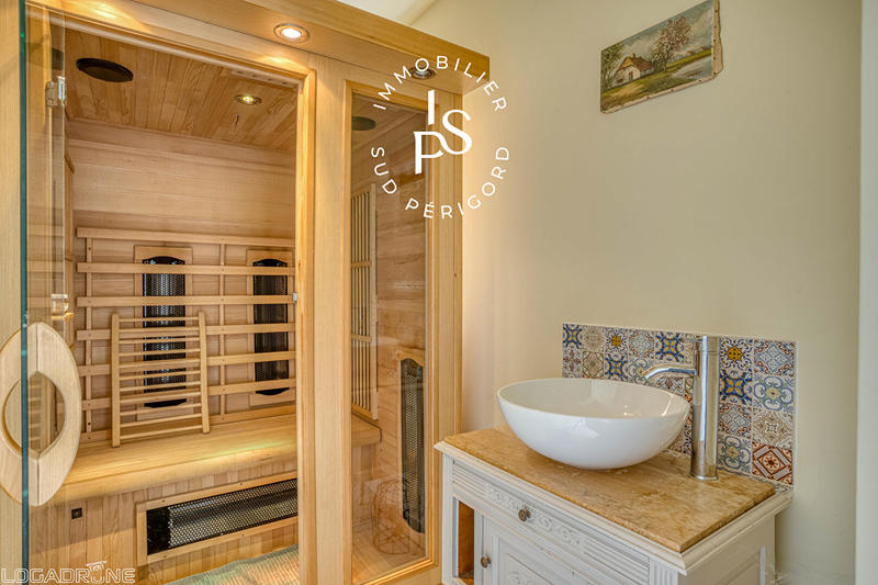 Maison - 212 m² - 8 pièces