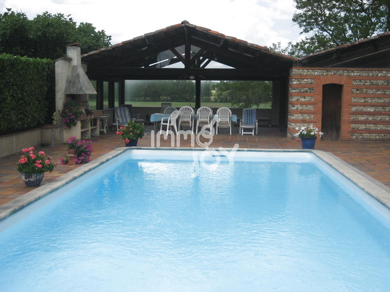 Maison - 450 m² - 8 pièces