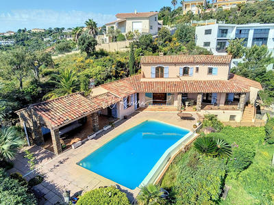 Villa - 240 m² - 7 pièces