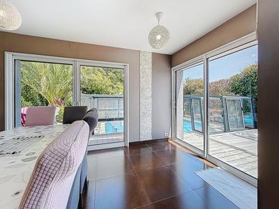 Maison - 137 m² - 6 pièces