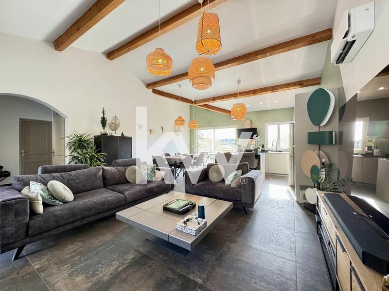 Villa - 180 m² - 8 pièces