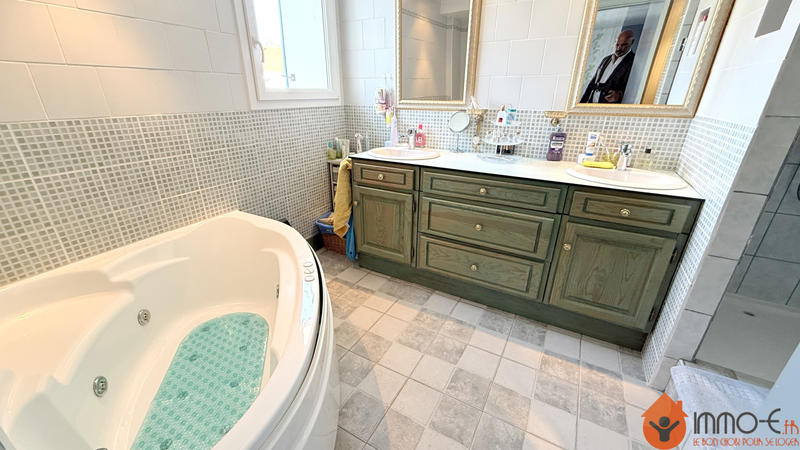 Maison - 210 m² - 7 pièces