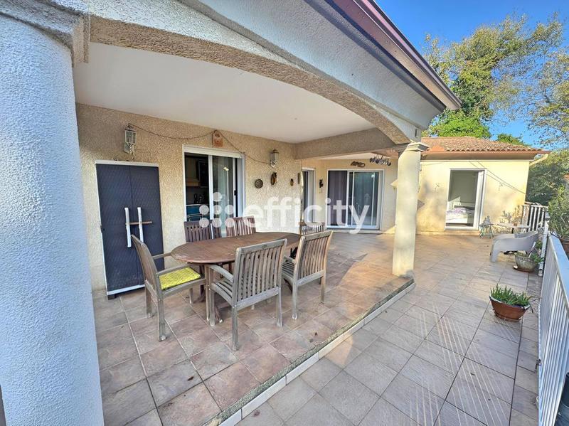 Pavillon - 160 m² - 5 pièces