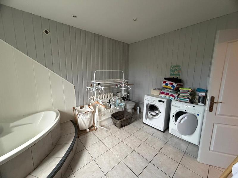 Maison - 220 m² - 9 pièces