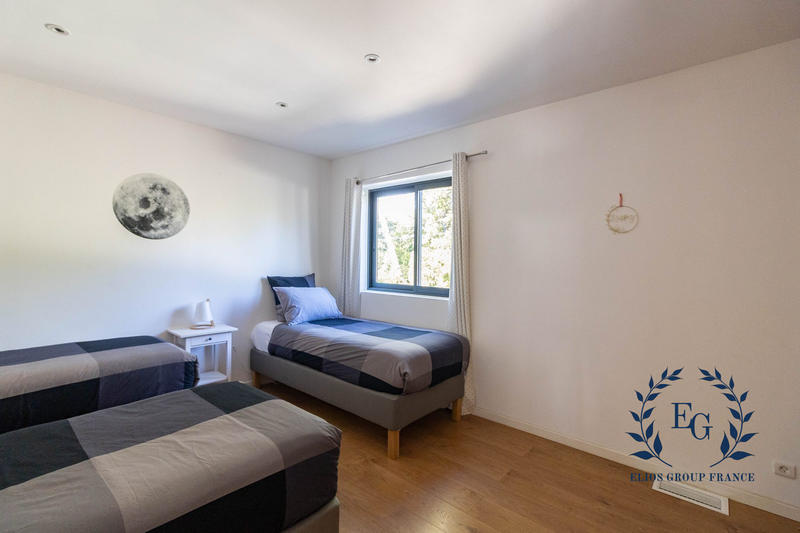 Maison contemporaine - 300 m² - 10 pièces