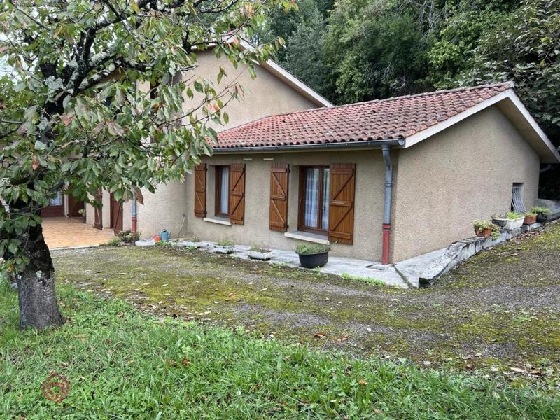 Maison - 221 m² - 8 pièces