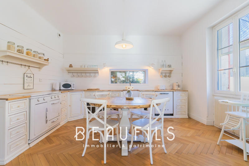 Maison - 162 m² - 9 pièces