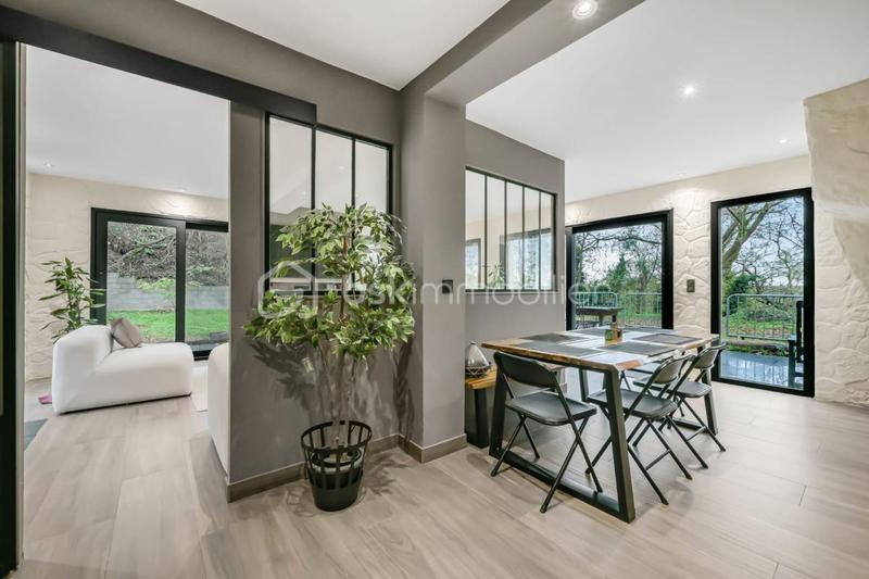 Villa - 185 m² - 10 pièces