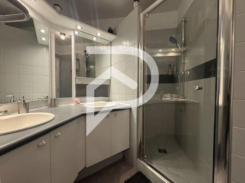 Appartement - 82 m² - 3 pièces