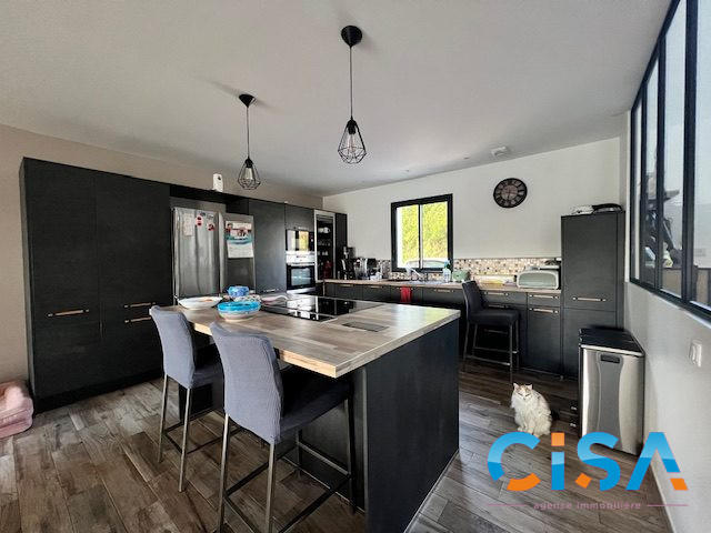 Villa - 211 m² - 8 pièces