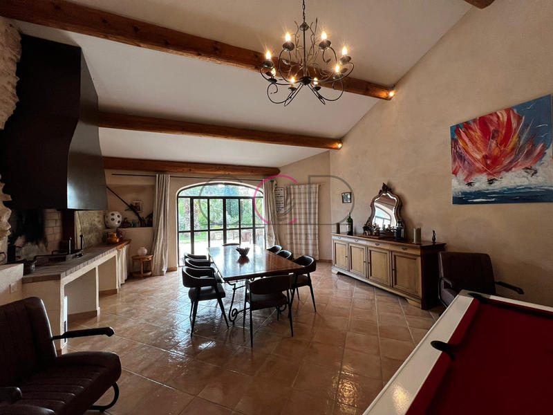 Propriété - 400 m² - 10 pièces