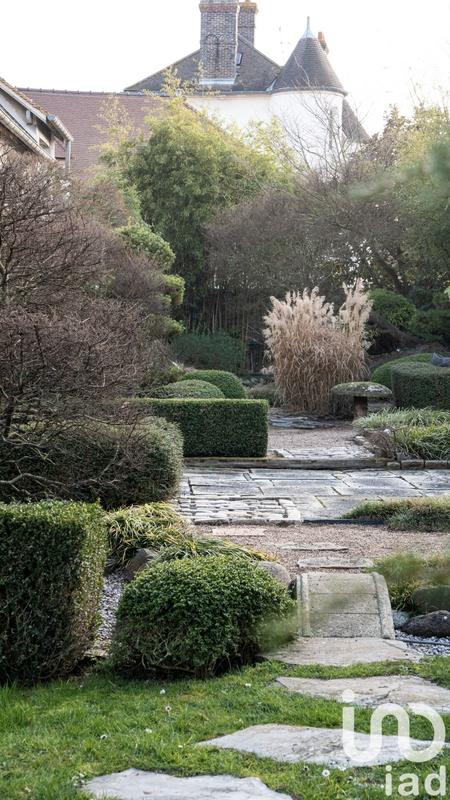 Maison - 670 m² - 20 pièces