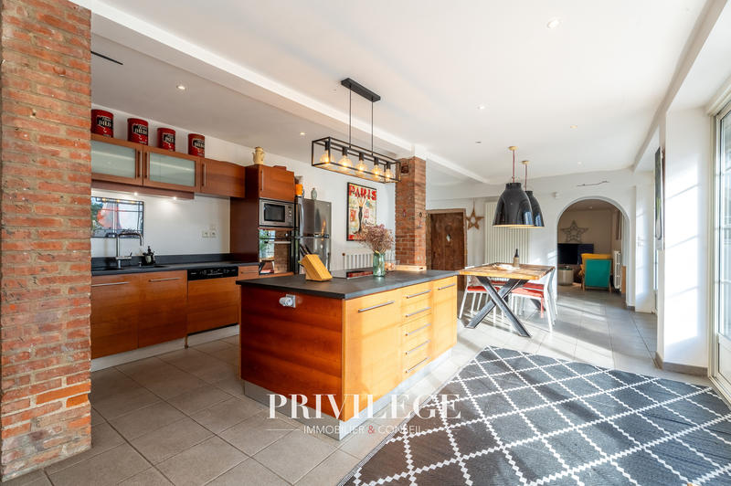 Maison - 310 m² - 9 pièces
