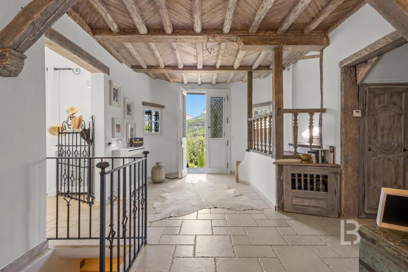 Maison - 451 m² - 15 pièces