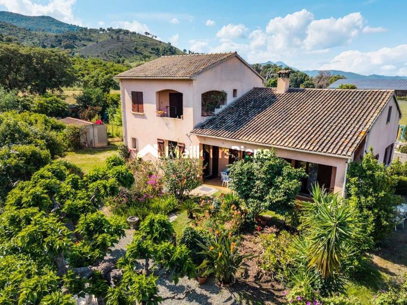 Maison - 140 m² - 5 pièces