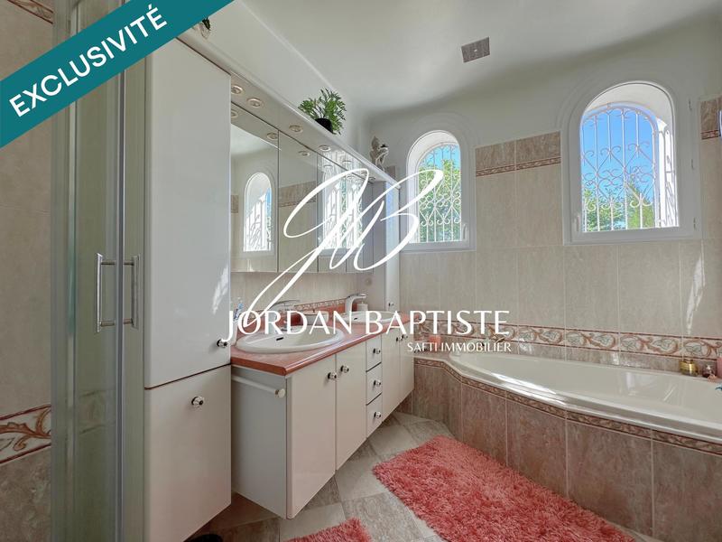 Maison - 250 m² - 12 pièces