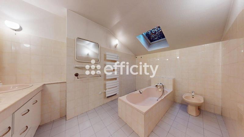 Maison - 333 m² - 8 pièces