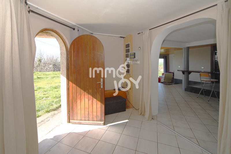 Maison - 216 m² - 8 pièces