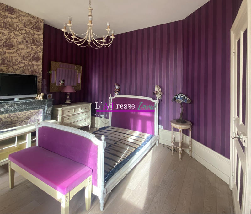 Maison - 241 m² - 10 pièces