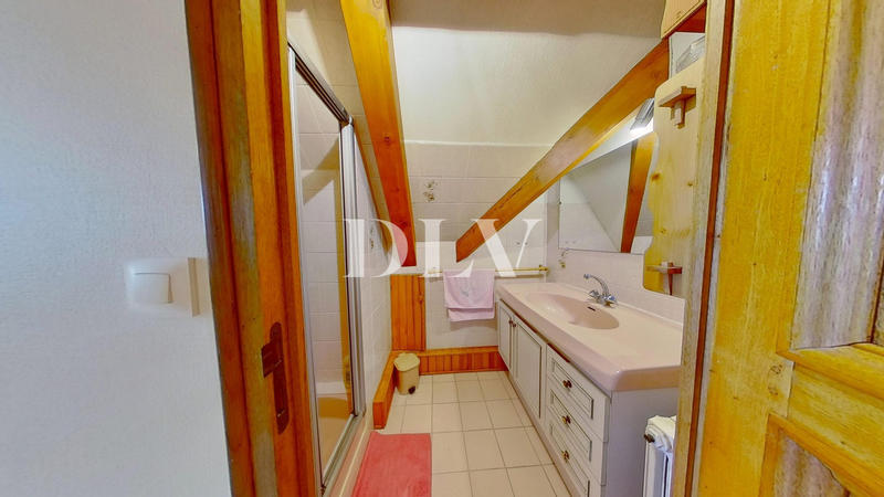 Maison - 220 m² - 8 pièces