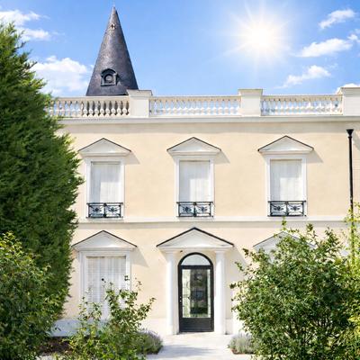 Maison - 302 m² - 11 pièces