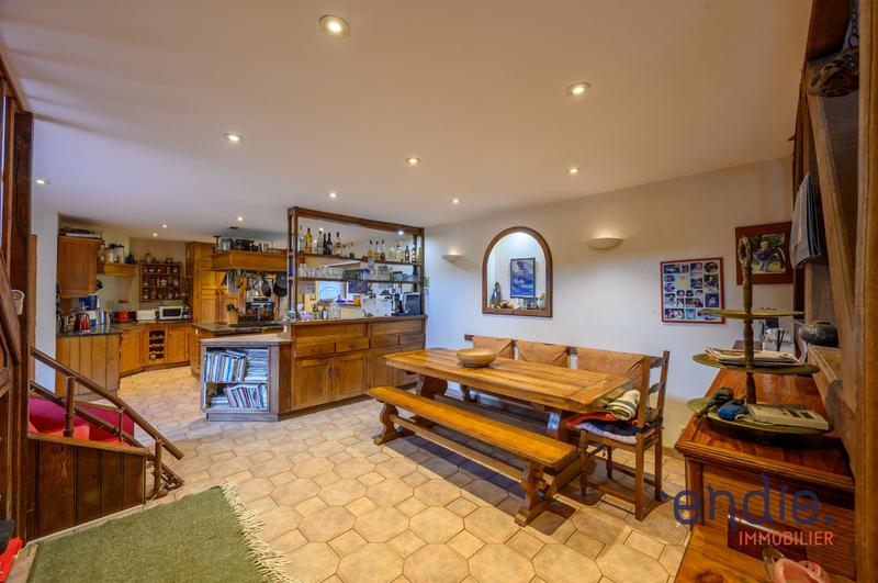 Maison - 352 m² - 13 pièces