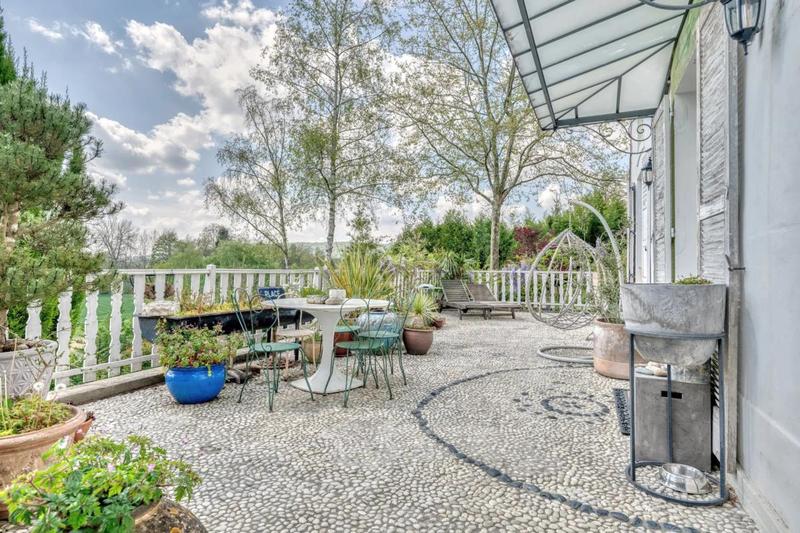 Demeure - 230 m² - 8 pièces