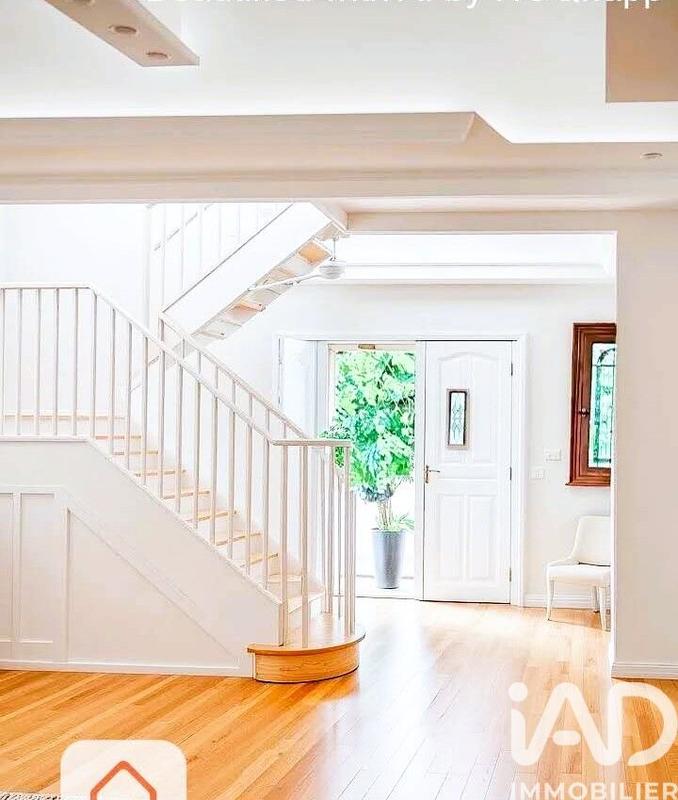 Maison - 300 m² - 12 pièces