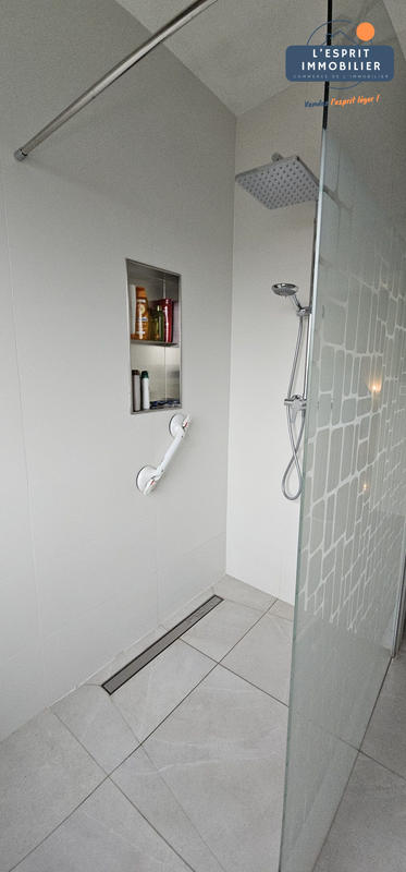 Maison - 223 m² - 7 pièces