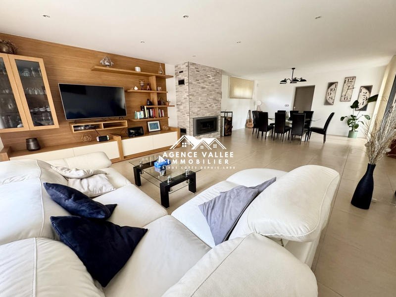 Maison - 280 m² - 8 pièces