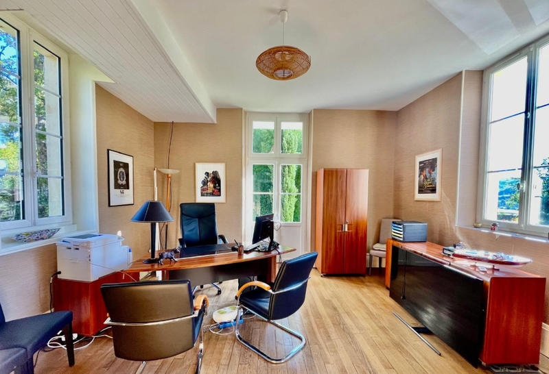 Demeure - 370 m² - 7 pièces