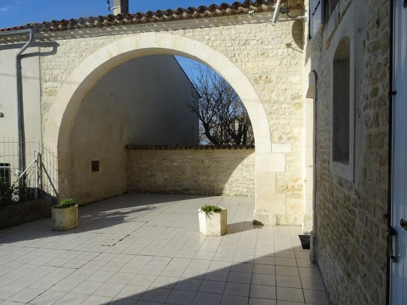 Maison en pierre - 238 m² - 8 pièces